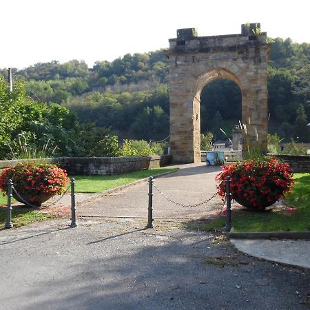 Le Pont De Livinhac Hotel Decazeville Buitenkant foto