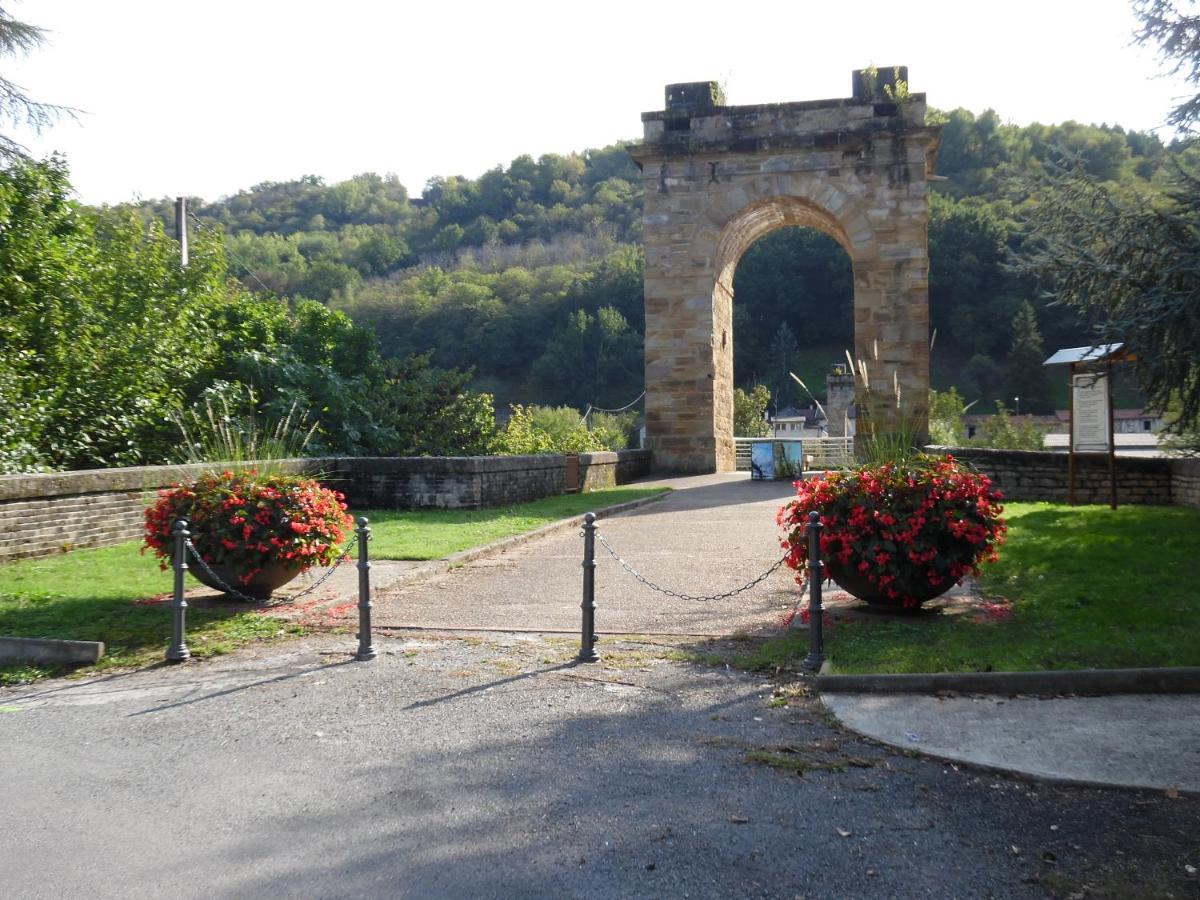 Le Pont De Livinhac Hotel Decazeville Buitenkant foto