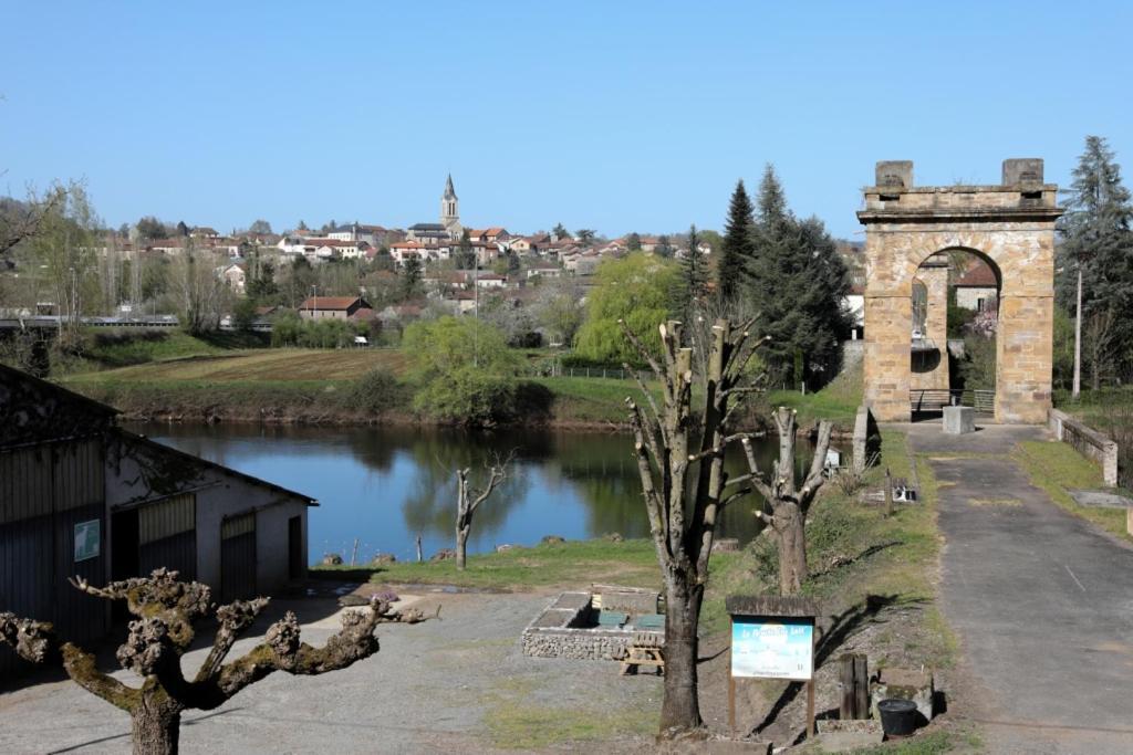 Le Pont De Livinhac Hotel Decazeville Buitenkant foto